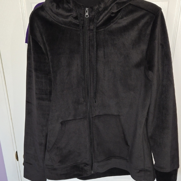 Soft Black Women's Hooded Jacket With Elegant Purple Shirt Included. - Picture 6 of 7